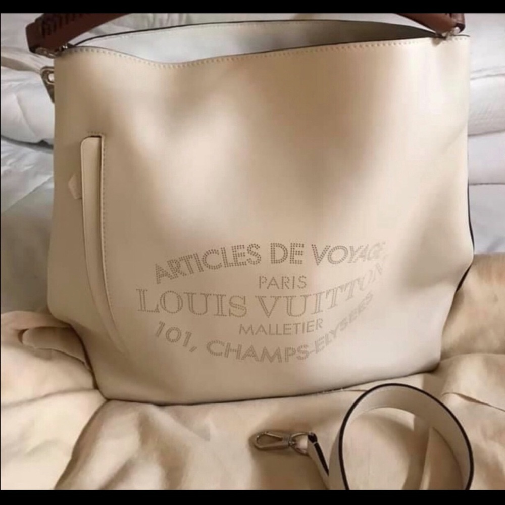 ISO Articles de Voyage Louis Vuitton PURSE!!!!!